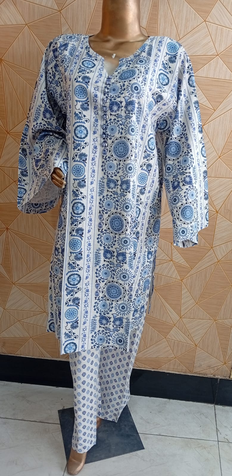 2Pc Khaddar By Waniya Brand (xxl , xxxl )