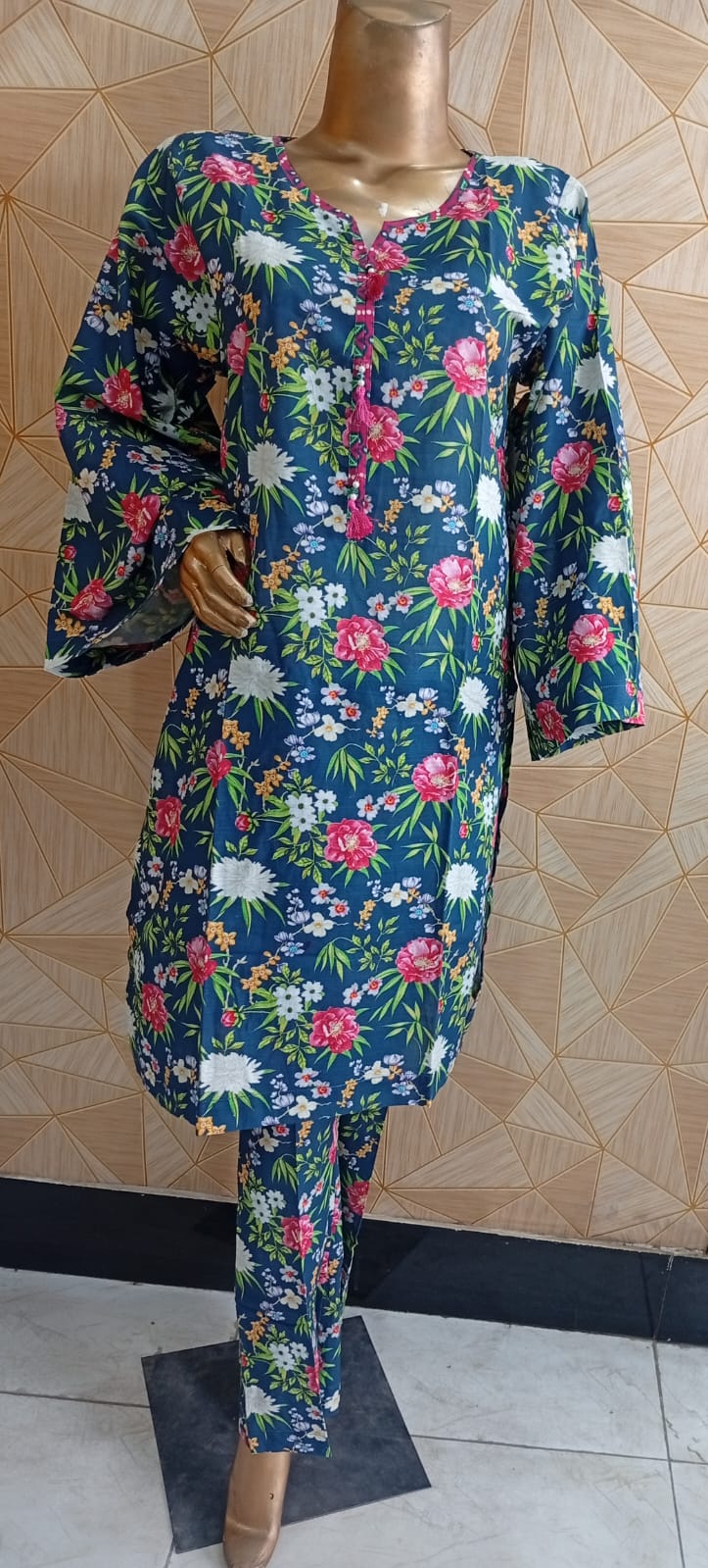 2Pc Khaddar By Waniya Brand ( L ,xxL  )