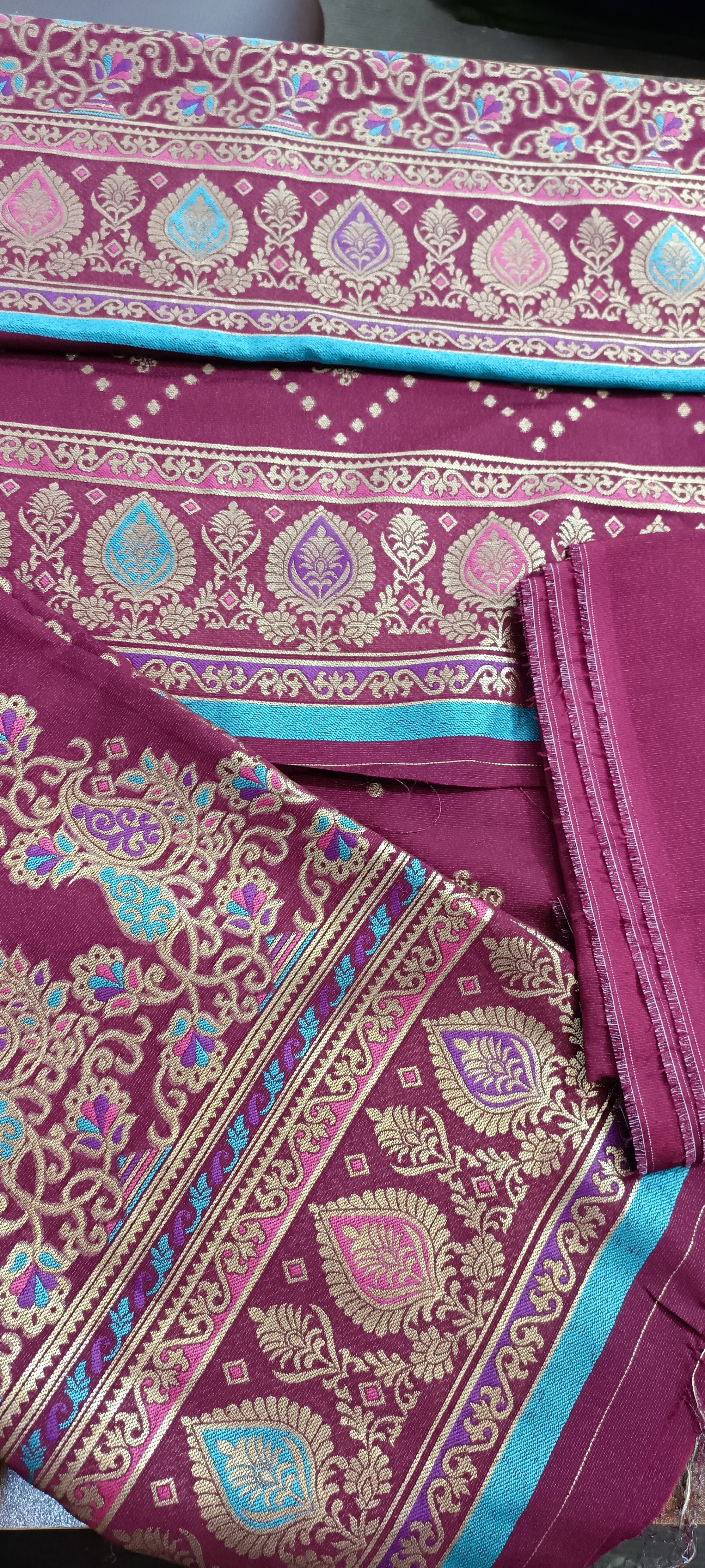 Fabric karandi,3pc
Full luxury jacquaired work..maroon shade