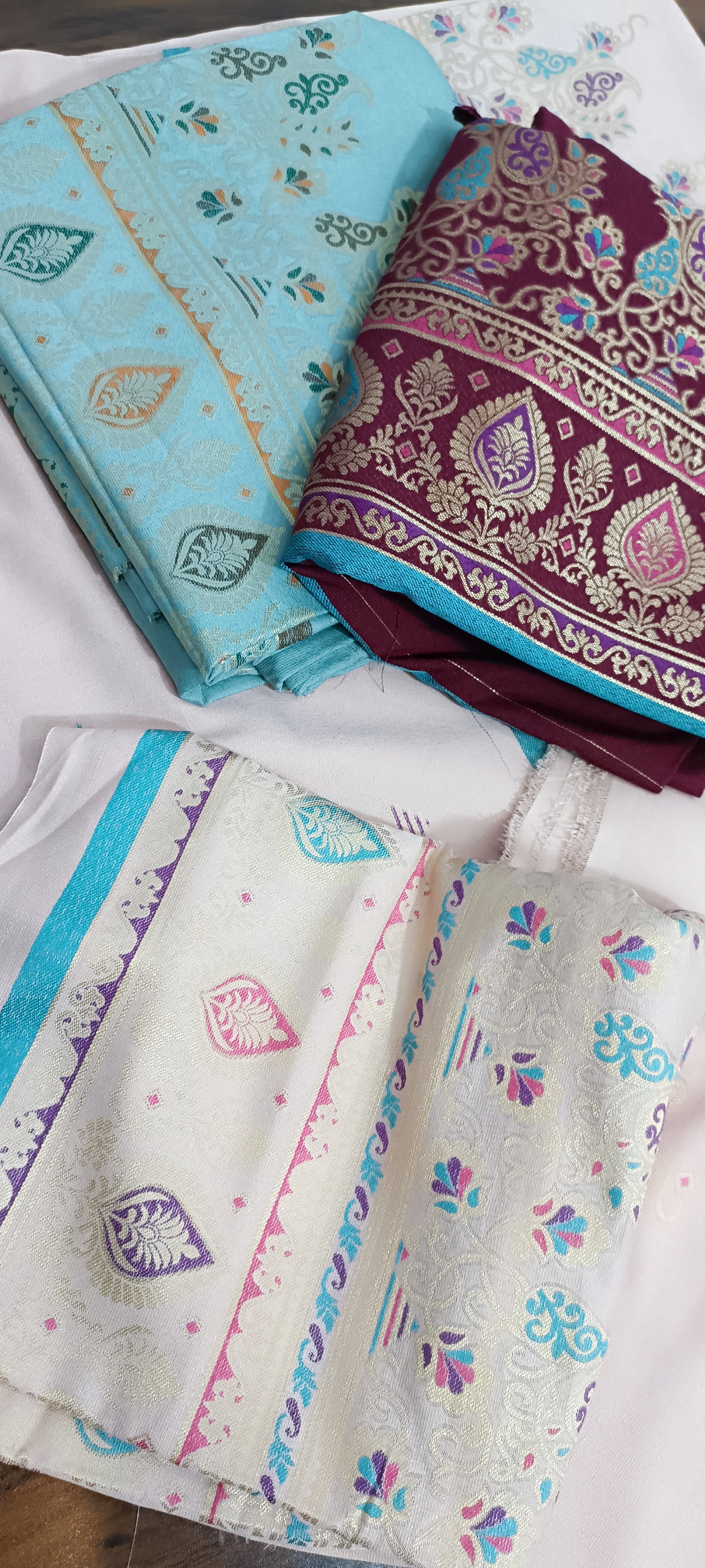 Fabric karandi,3pc
Full luxury jacquaired work..maroon shade