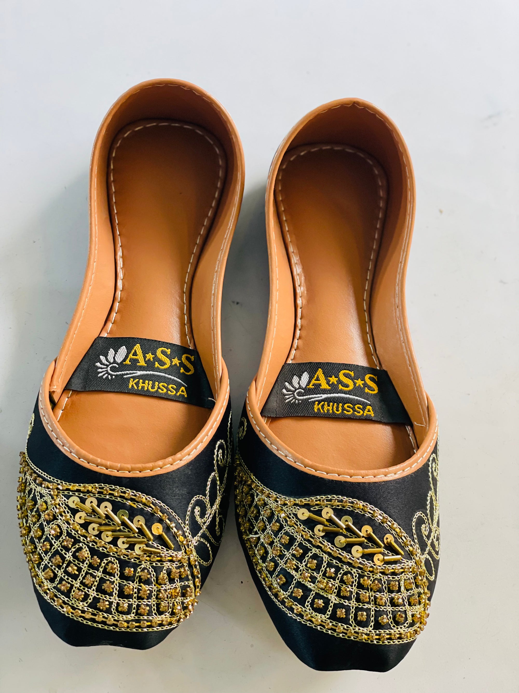 Multani Khussa wd Handmade tilla work available in purple nd black