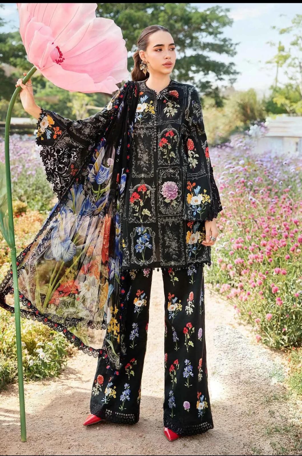 Mariab lawn wd embroidered patches 3pc nd chiffon dupta,   Unstiched