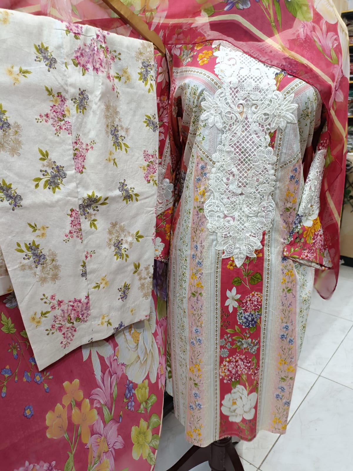 Mariab stitched, large size 3pc lawn stuff