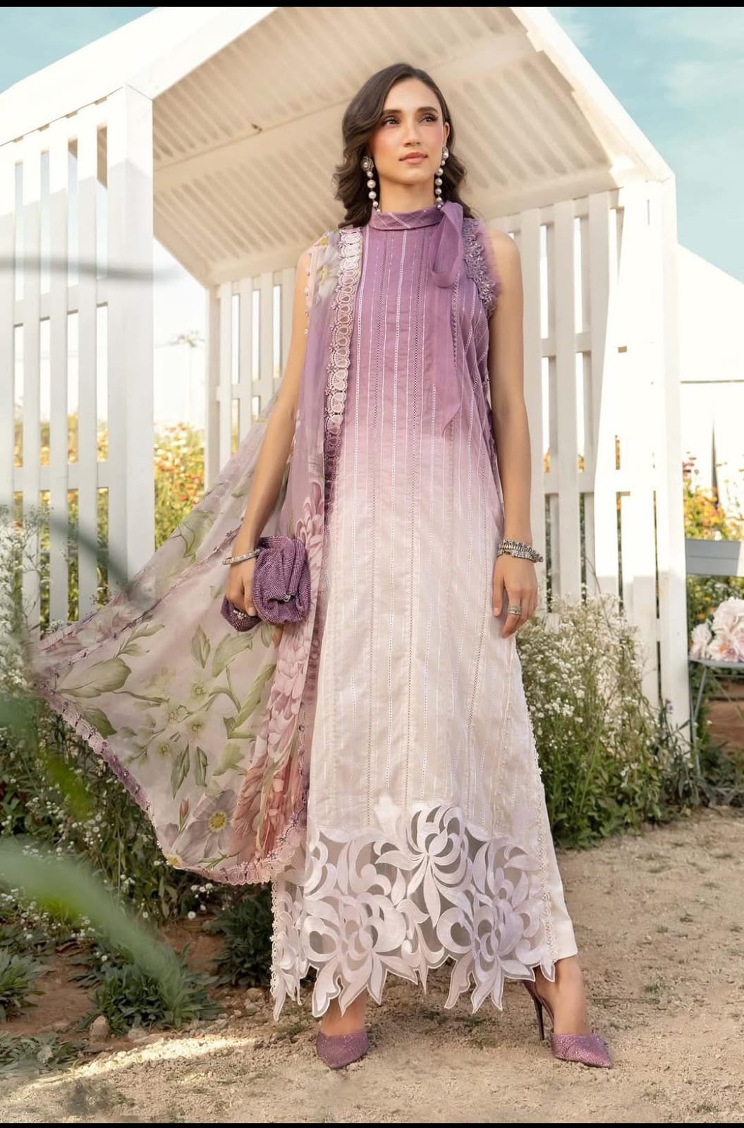 Mariab lawn chickenkari  3pc wd patches nd  chiffon dupta,  3pc unstiched