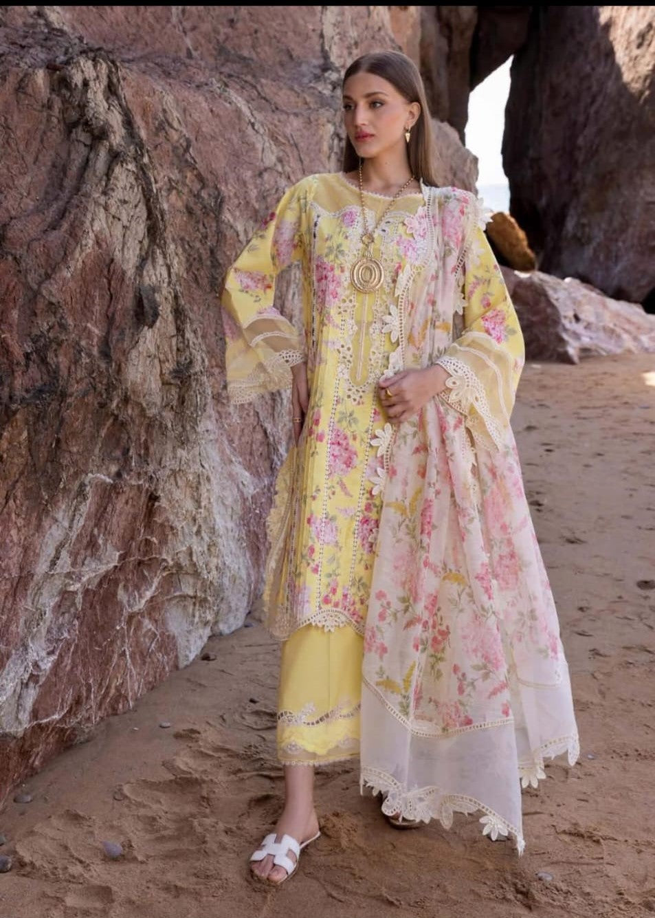 CRIMSON Flow Lawn 2025 l Original Unstitched Pakistani Asian Suit Dress D3A